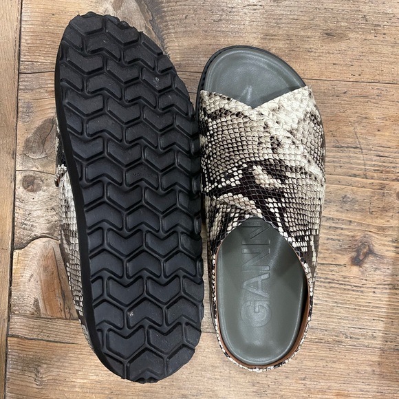 Ganni crossover sandals - Picture 4 of 4